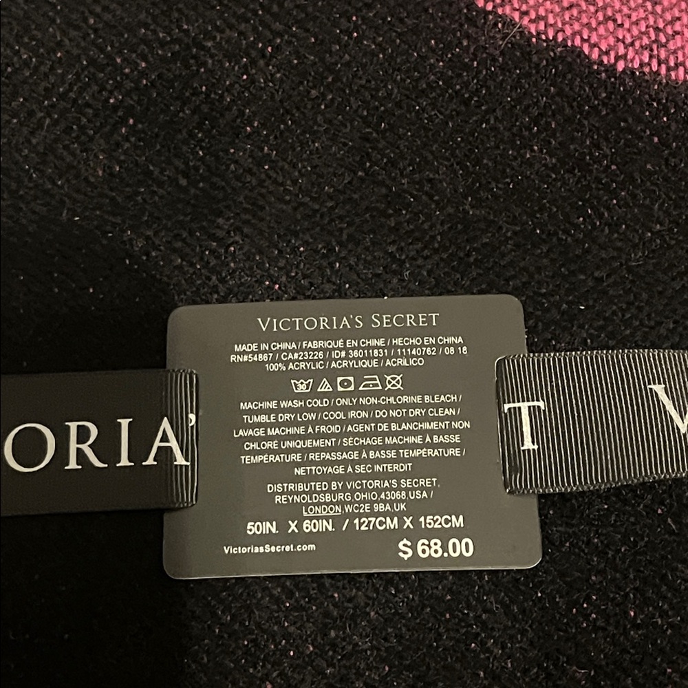 NWT Victoria’s Secret Black Friday Cozy Throw Blanket - Picture 4 of 6